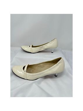 Stuart Weitzman Cream Patent Leather Kitten Heel Pumps Size 8